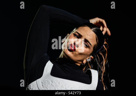 SÃO PAULO, BRASILIEN - MÄRZ 26. Rosália tritt in Sao Paulo während Lollapalooza Brasil auf. 26. März 2023 in São Paulo, Brasilien Kredit: Adriana Spaca/Alamy Live News Stockfoto