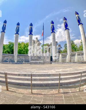 Das Monumento a los Niños Héroes ist offiziell ein Altar von A la Patria an einem sonnigen Tag. Stockfoto