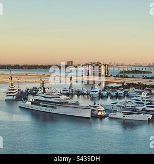 Januar 2023, Ein Morgenblick von Biscayne Bay, Miami, Florida, USA Stockfoto