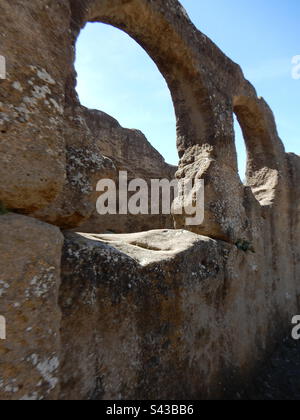 Ruinen der mozarabischen Kirche aus dem 9. Jahrhundert in Bobastro im Ardales Park im Süden Spaniens Stockfoto