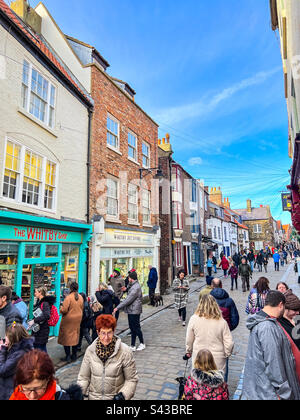 Church Street in Old Town Whitby Shopping Stockfoto