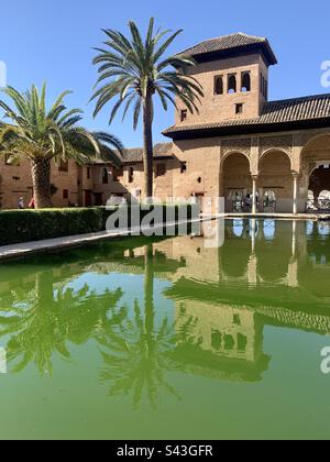 Wasserspiegelung an der Generalife Alhambra Spanien Stockfoto