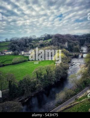 Der Fluss Swale vom Gipfel des Richmond Castle aus gesehen Stockfoto