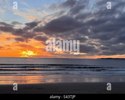 Sonnenuntergang an der Aberavon Beach Stockfoto