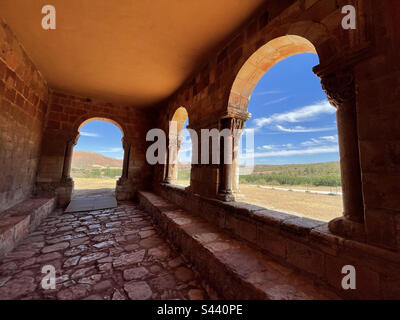 Romanische Kirche. Tiermes, Provinz Soria, Castilla Leon, Spanien. Stockfoto