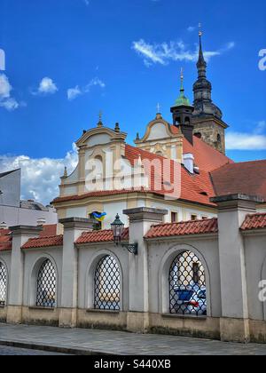 Kirche der Himmelfahrt der Jungfrau Maria im Franziskanerkloster in Pilsen, Tschechische Republik. Stockfoto
