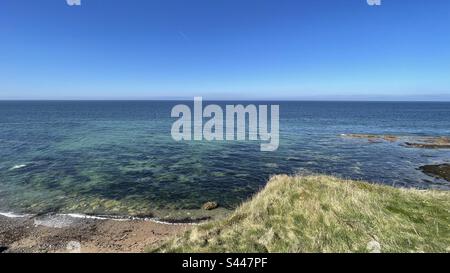 Der Blick auf den Moray firth vom Moray Coast Trail, Schottland 2023. Stockfoto