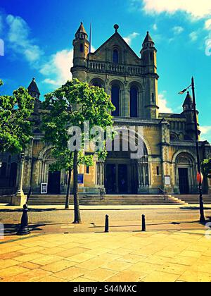 St Anne's Cathedral, auch bekannt als Belfast Cathedral, ist eine irische Kirche in der Donegall Street, Belfast. Stockfoto