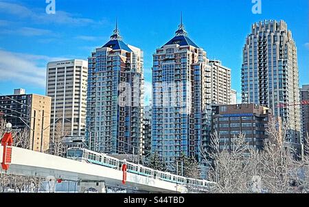 C-Zug, Light Rail Transit, Ferienwohnungen in der Innenstadt von Calgary, Alberta, Kanada Stockfoto