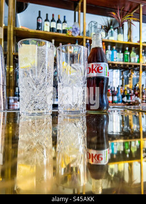 Ein Glas Limonade und Cola Light in der Bar Stockfoto