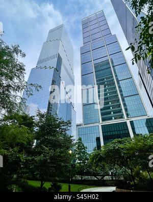 Blick auf moderne Glashochhäuser in Hudson Yards, New York City Stockfoto