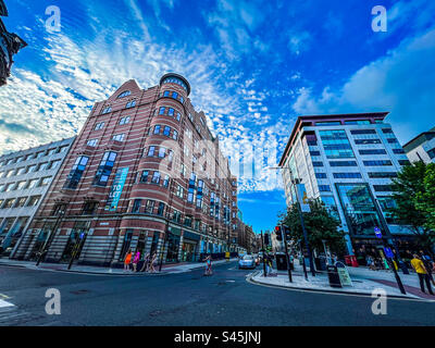 Abendliche Ausflüge im Leeds City Centre mit Blick auf die East Parade Stockfoto