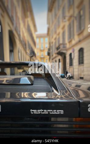 Ferrari testarossa in den Straßen von Mailand, Italien Stockfoto