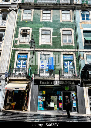 Geschäfte auf der Rua Aurea Straße in Lissabon, Portugal Stockfoto