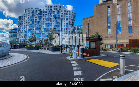 Modernes Apartment-Gebäude neben dem Battersea Power Station, Nine Elms, Wandsworth Stockfoto