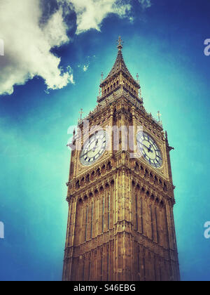 Der weltberühmte Turm und die Uhrwand von Big Ben neben den Houses of Parliament in Westminster, London, England. Der Elizabeth Tower und Big Ben wurden restauriert. Foto ©️ COLIN HOSKINS. Stockfoto