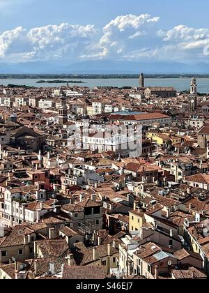 Blick aus der Vogelperspektive über Venedig Stockfoto