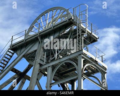Das Rad der Grubenkopfausrüstung im Woodhorn Mining Museum in Northumberland Stockfoto