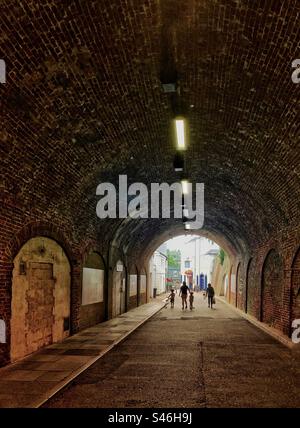 Reigate Tunnel – Großbritanniens ältester Straßentunnel, erbaut 1823 – Reigate Surrey England Stockfoto