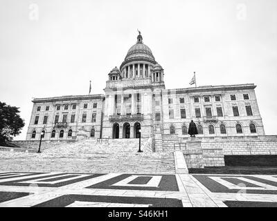 Außenansicht des Rhode Island State House in Providence, Rhode Island, USA. Schwarz-weiß-Filter. Neoklassizistisches Gebäude, entworfen von McKim, Mead und White. Stockfoto