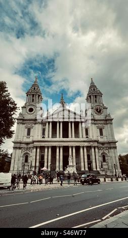 Haupteingang der St. Paul’s Cathedral in England Stockfoto