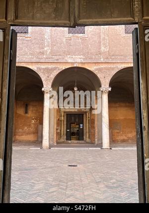 Basilica dei Santi Quattro Coronati, Rom, Italien. Stockfoto