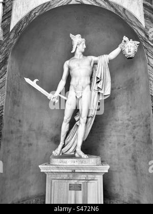 Statue des triumphalen Perseus, der den Kopf der Medusa hält Stockfoto