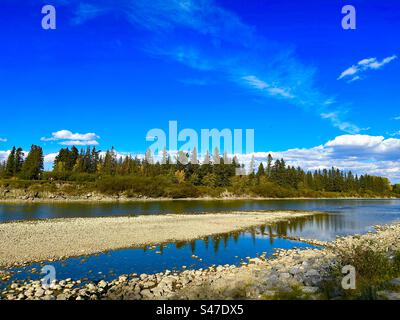 Herbst in Alberta, Kanada, Bowness Park, Calgary, Bow River Stockfoto