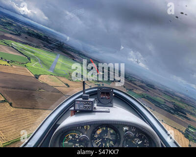 Blick von einem Segelflugzeug-Cockpit Stockfoto