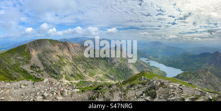 Wandern auf dem PYG Track, Yr Wyddfa (Snowdon) höchster Berg in Wales, Gwynedd, Wales Stockfoto