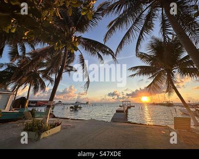 Sonnenaufgang auf Caye Caulker, Belize Stockfoto