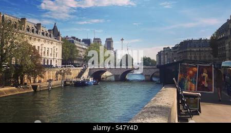 Blick auf die seine in Paris, Frankreich vom linken Ufer Stockfoto