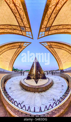 Das Pakistan Monument ist ein nationales Denkmal und Kulturerbe-Museum auf den westlichen Shakarparian Hills in Islamabad, Pakistan. Stockfoto