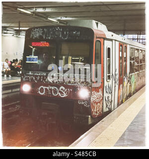 Zug in Neapel Garibaldi Station: Phillip Roberts Stockfoto