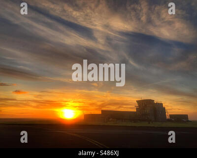 Sonnenaufgang bei Air Traffic Control RAF Topcliffe North Yorkshire Stockfoto