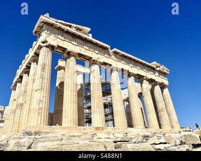 Beeindruckendes Parthenon auf dem Akropolis-Hügel in Athen Stockfoto
