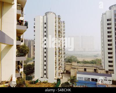 Hochhäuser im Großraum Noida in Nordindien Stockfoto