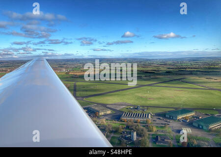 Aus der Vogelperspektive des RAF Topcliffe North Yorkshire aus dem Cockpit eines Segelflugzeugs Stockfoto