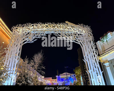 Der Eingang zum Wintermarkt (Weihnachtsmarkt) im Freizeitpark Liseberg, Göteborg, Schweden. Stockfoto