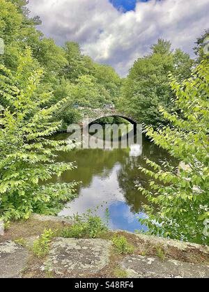 Blackstone River und Canal Heritage State Park in Uxbridge, MA im Sommer Stockfoto