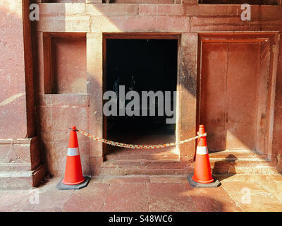 Architektur- und Designdetails im Palast des Mogul-Kaisers Akbar in Fatehpur Sikri in Uttar Pradesh in Nordindien Stockfoto