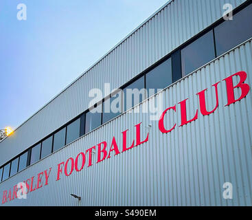 BARNSLEY FOOTBALL CLUB – die „Ponte“ enden im Oakwell Stadium. Heimstadion des FC Barnsley. Stockfoto