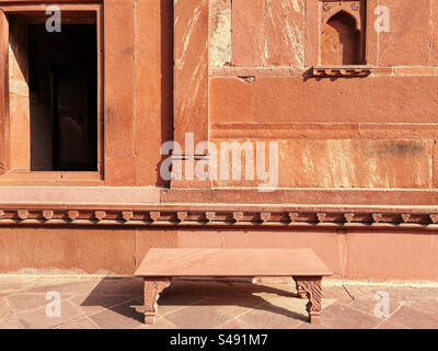 Architektur, Entwürfe des Mogul-Palastes mit Mustern und Details zum UNESCO-Weltkulturerbe in Fatehpur Sikri in Indien Stockfoto