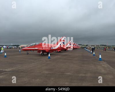 Die Flugzeuge der RAF Red Arrows standen auf der Fairford Air Show in England. Stockfoto