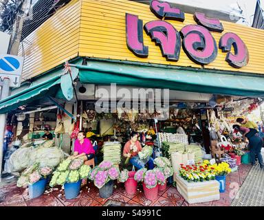 Der Blumenmarkt Pak Khlong Talat in Bangkok, Thailand. Stockfoto