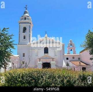 Die Kirche unserer Lieben Frau von der Säule (Iglesia de Nuestra Señora del Pilar) auf dem berühmten Friedhof Recoleta in Buenos Aires, Argentinien Stockfoto