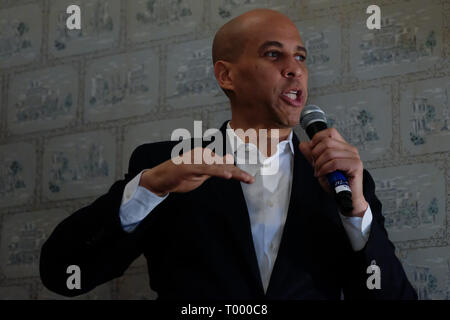 Claremont, New Hampshire, USA. 15 Mär, 2019. Präsidentschaftskandidat COREY BOOKER spricht an der Kampagne stop in Claremont, New Hampshire Credit: Preston Ehrler/ZUMA Draht/Alamy leben Nachrichten Stockfoto