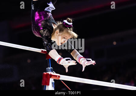 Liverpool, Großbritannien. 16. März, 2019. Izzy Hilliard (Leathead & Dorking Fitnessraum) führt eine ungleichmäßige Bar in der Frauen Senior Vielseitige ährend der 2019 Gymnastik Britischen Meisterschaften bei M&S Bank Arena am Samstag, den 16. März 2019. LIVERPOOL, ENGLAND. (Nur redaktionelle Nutzung, eine Lizenz für die gewerbliche Nutzung erforderlich. Keine Verwendung in Wetten, Spiele oder einer einzelnen Verein/Liga/player Publikationen.) Credit: Taka G Wu/Alamy Nachrichten Stockfoto