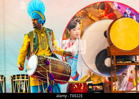 Piemont, Turin, Italien. 15. März, 2019. Lingotto Messe in Piemont. Festival dell'Oriente (Orient Festival) - indischen Bhangra Tanz Credit: Wirklich Easy Star/Alamy leben Nachrichten Stockfoto