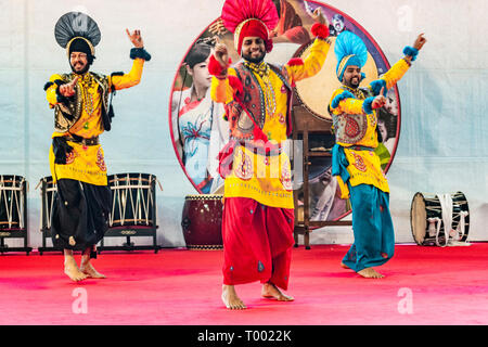 Piemont, Turin, Italien. 15. März, 2019. Lingotto Messe in Piemont. Festival dell'Oriente (Orient Festival) - indischen Bhangra Tanz Credit: Wirklich Easy Star/Alamy leben Nachrichten Stockfoto